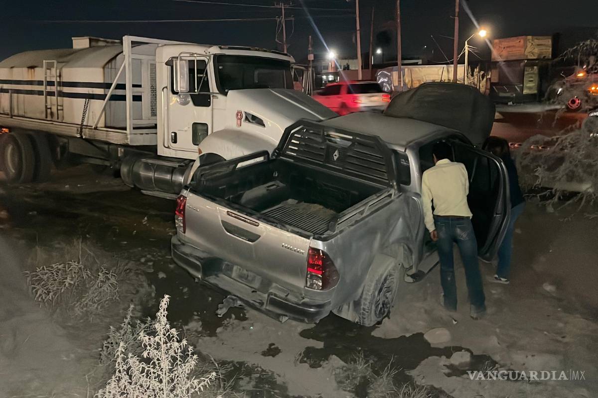 Trailero embiste a conductora en el Libramiento de Saltillo