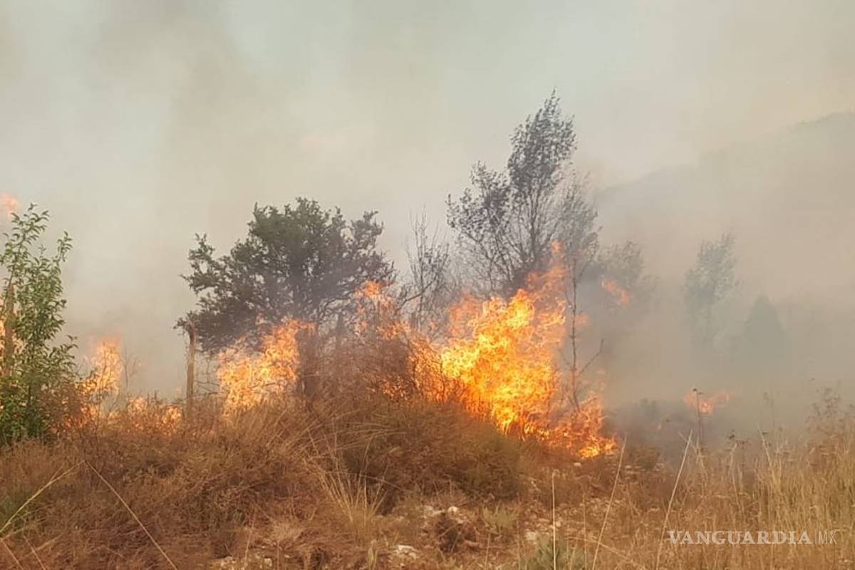 Recaudan víveres para brigadistas que combaten incendio en Arteaga