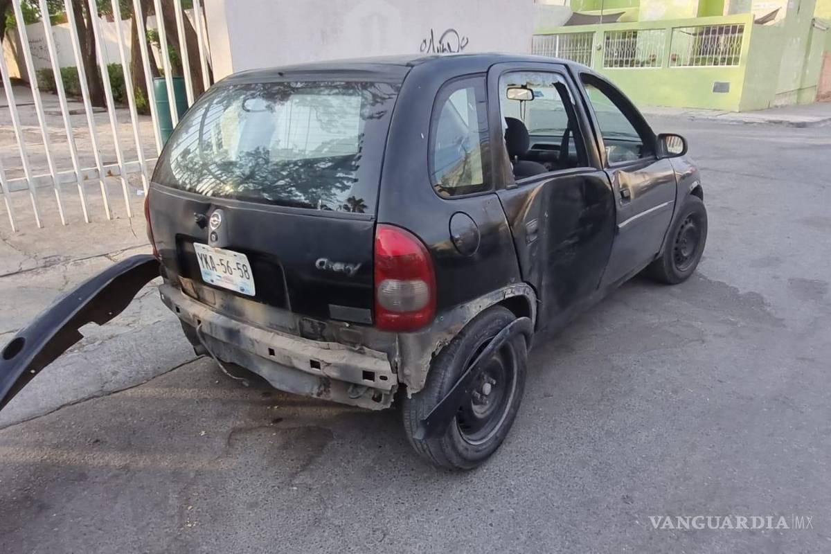 Chocan y tumban a motociclista en Saltillo; se encuentra delicado de salud