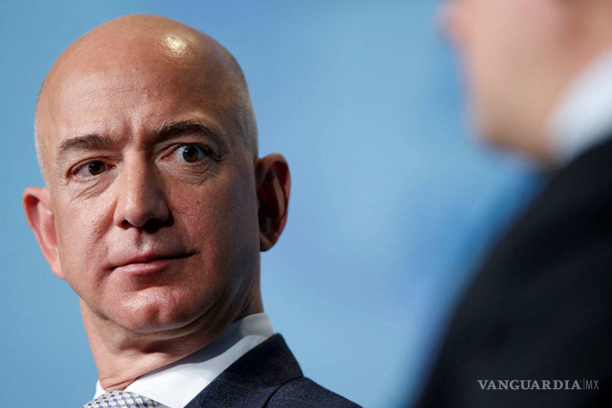 Jeff Bezos, CEO de Amazon, se perfila a ser el primer trillonario de la historia