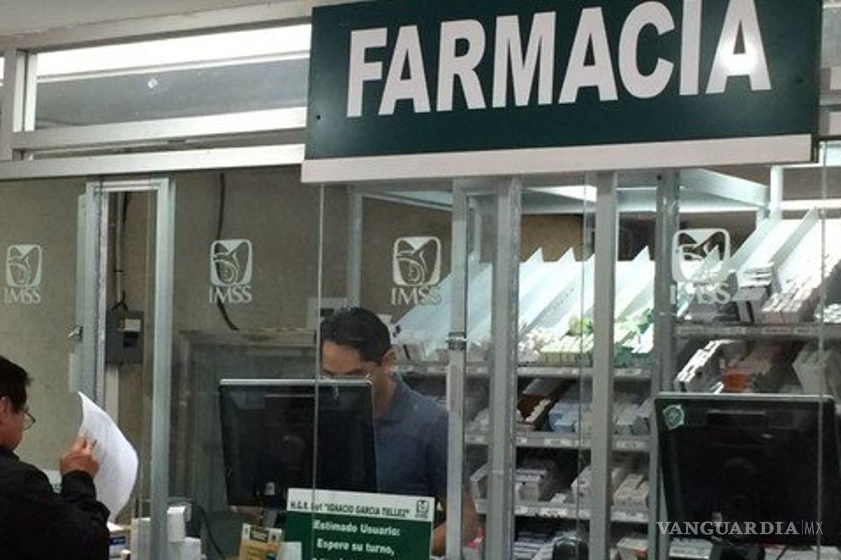 'El gobierno esconde que se desplomó la atención a recetas del IMSS', afirma Carlos Loret de Mola