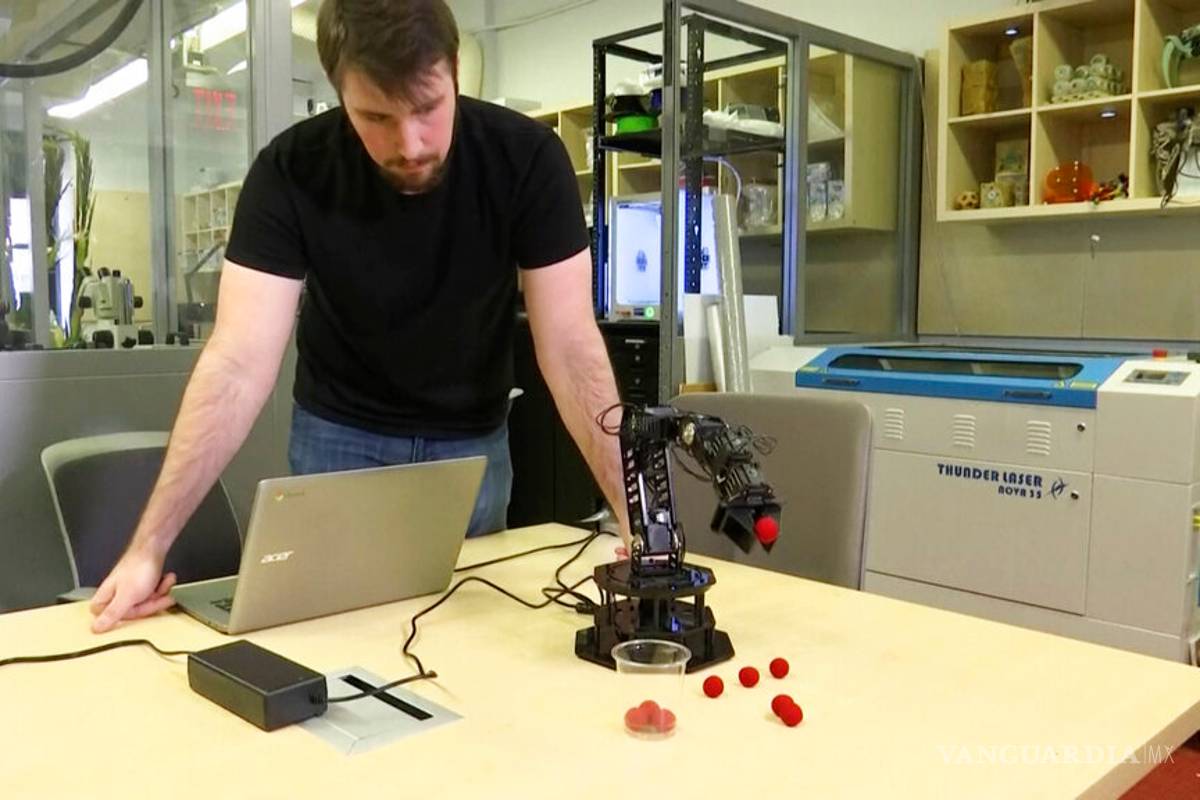 Dan a robot habilidad de ser consciente de sí mismo