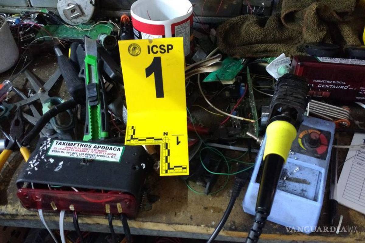 Decomisan documentos falsos para taxis en Apodaca