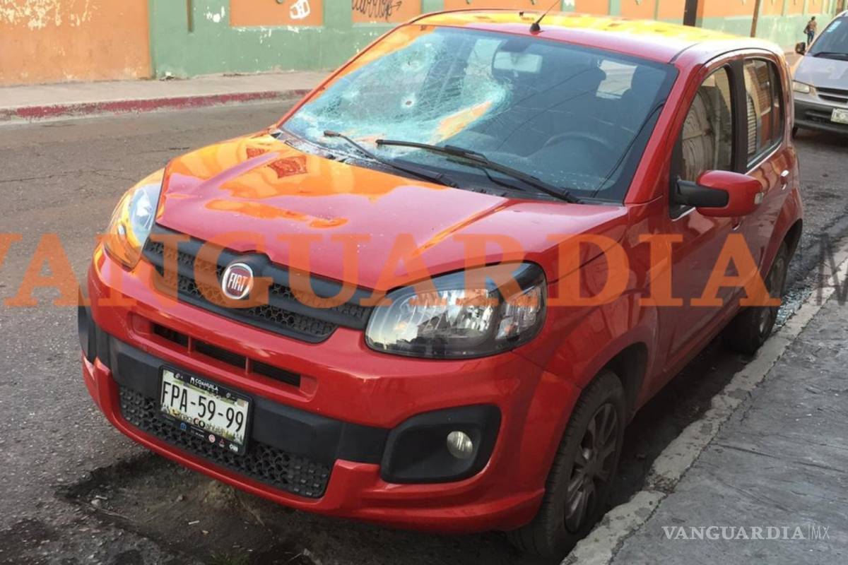 Con talache le destrozan auto a chofer de InDriver en el Centro de Saltillo