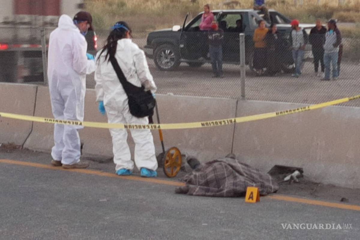 Atropella tráiler a empleado de caseta de peaje