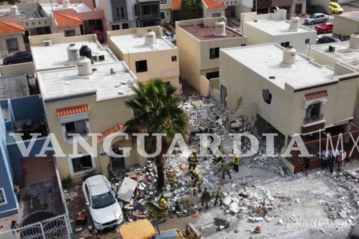 $!Vista aérea del hueco que quedó tras el derrumbe de la vivienda particular.
