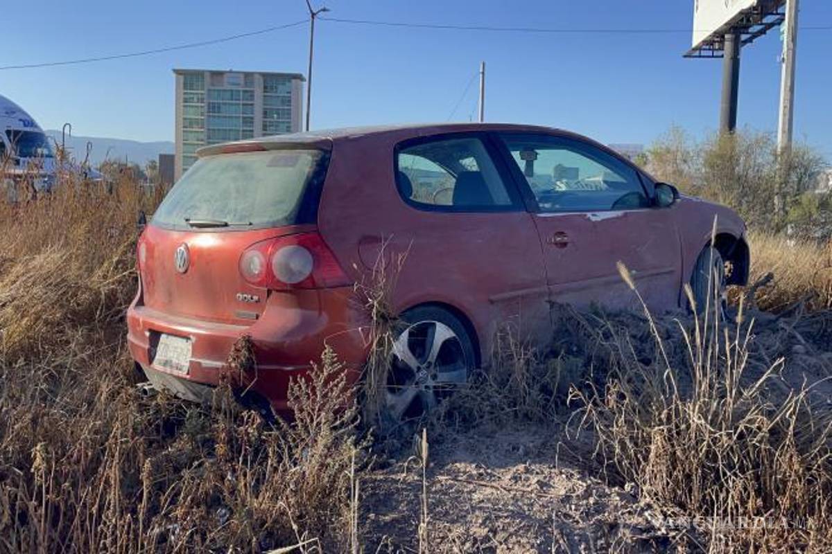 $!El conductor fue entrevistado por autoridades tras el percance vial.
