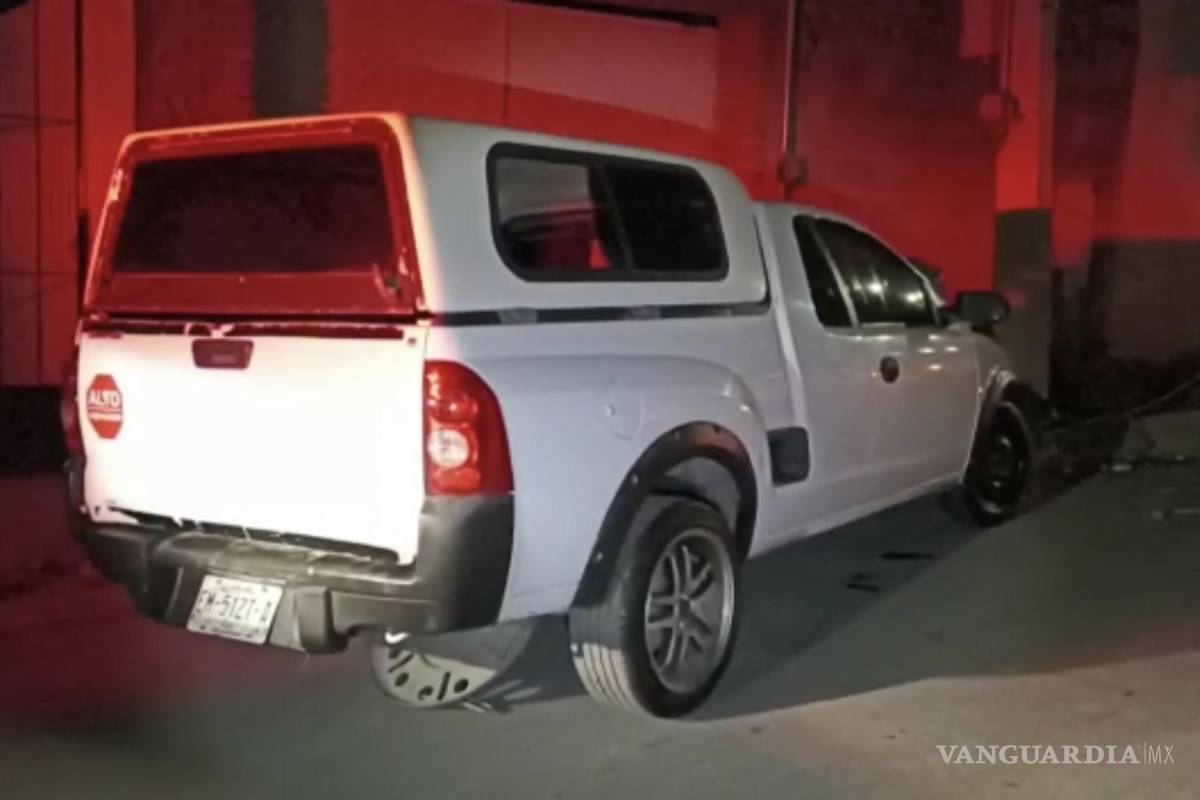 Saltillo: chocan y dejan sin luz a colonia Postal Cerritos; responsables abandonan vehículo