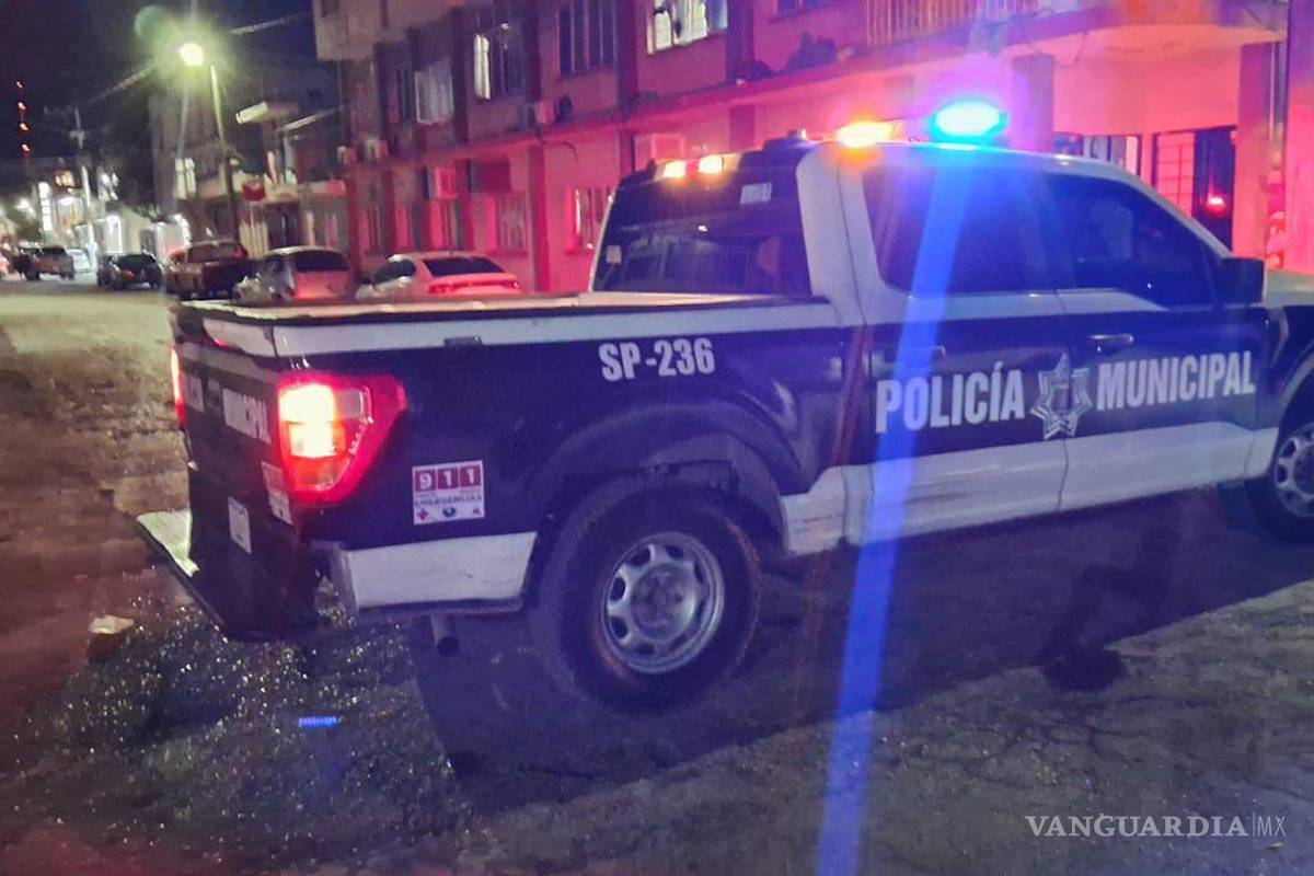 $!Patrullas y unidades tácticas rodearon la privada Cuauhtémoc durante el aseguramiento del inmueble.