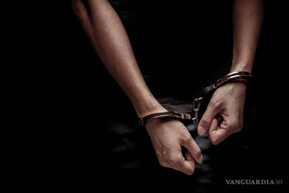 Cambian policías versiones durante detenciones de personas en Parras; CDHEC emite recomendación