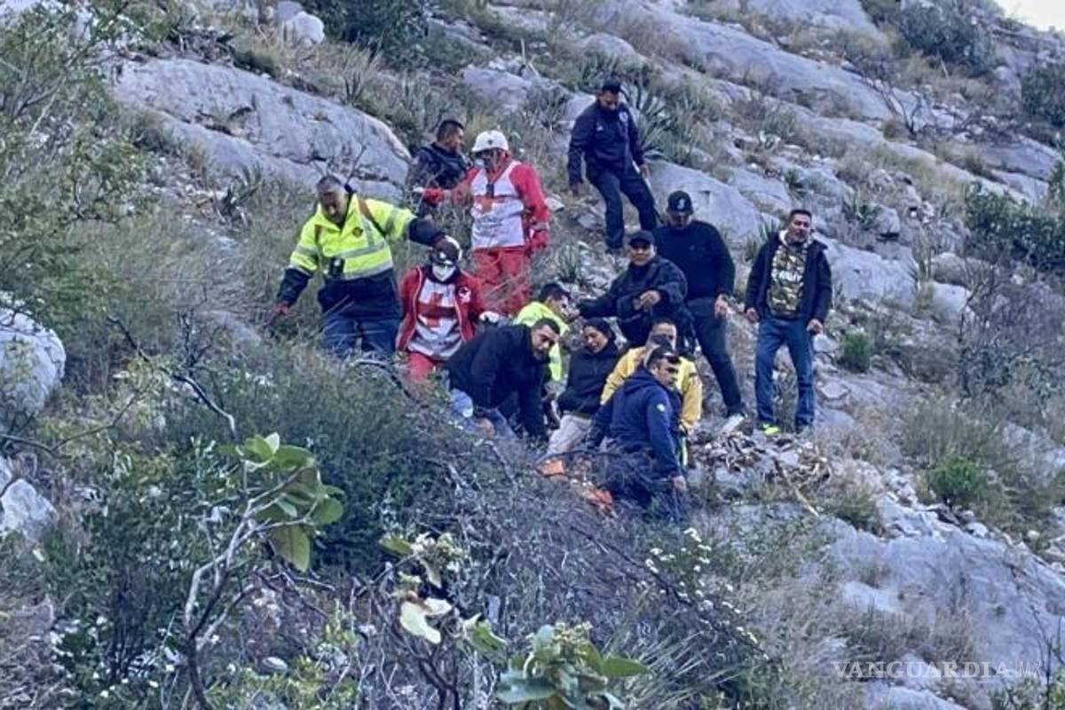 $!Más de 10 elementos pertenecientes a distintas corporaciones policiacas y de la Cruz Roja, se sumaron al rescate del lesionado.