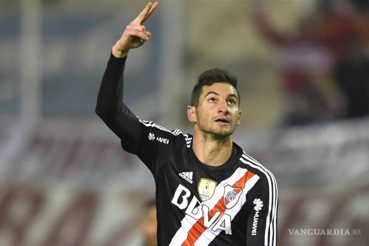Leverkusen hace oferta millonaria por atacante el argentino Lucas Alario