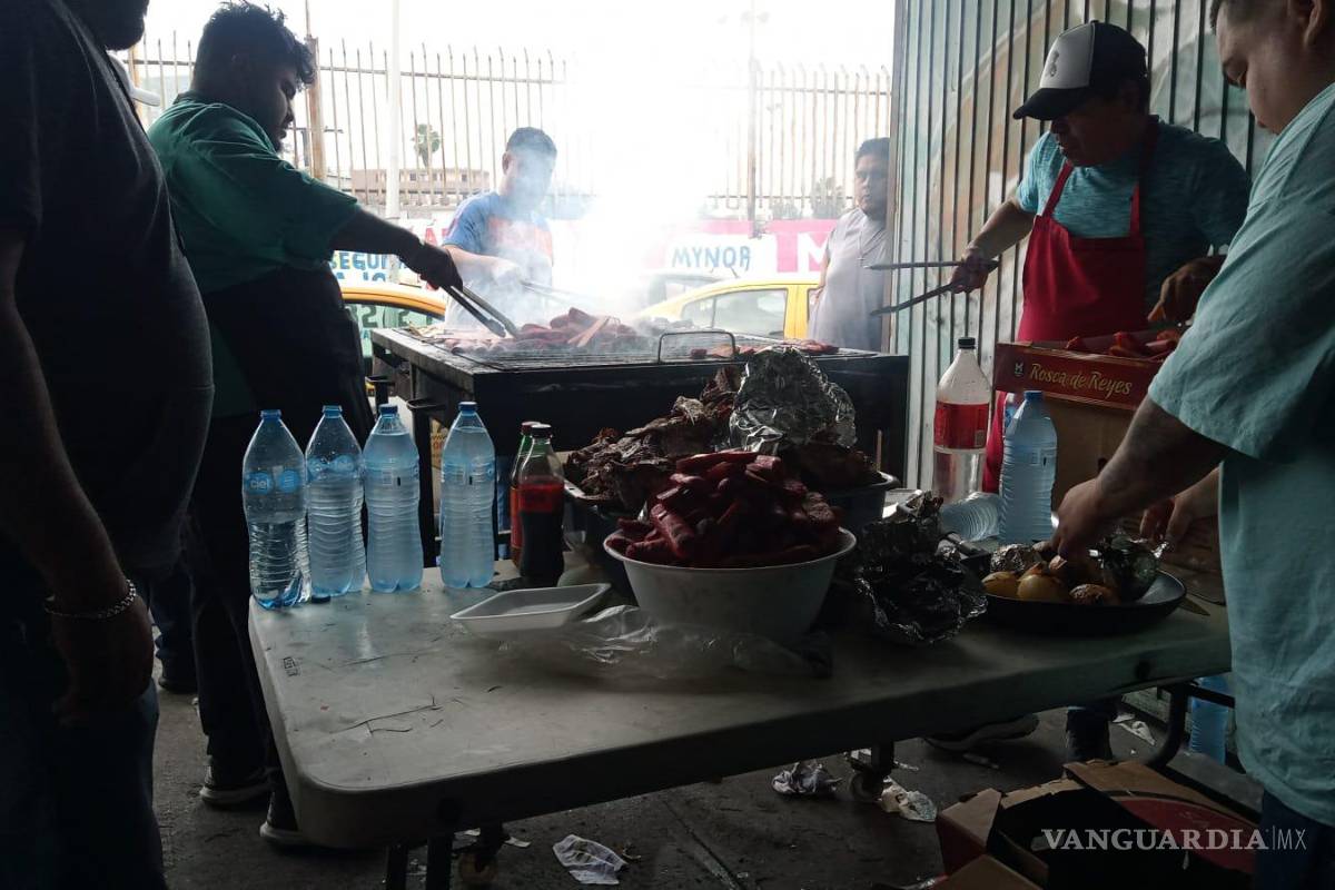 Acuden Bomberos y Protección Civil de Nuevo León a apagar incendio en fábrica y resulta carne asada