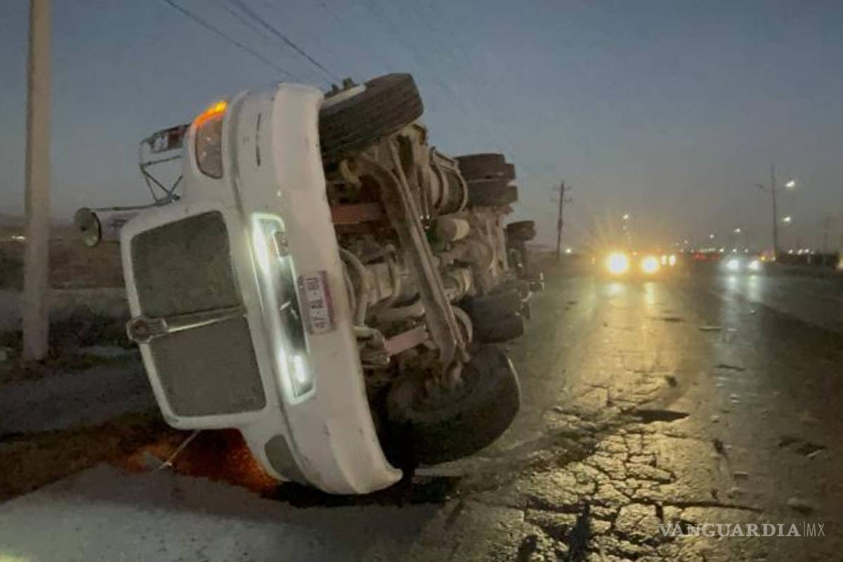 $!El percance generó movilización en los carriles que van de Ramos Arizpe hacia el bulevar Los Pastores.