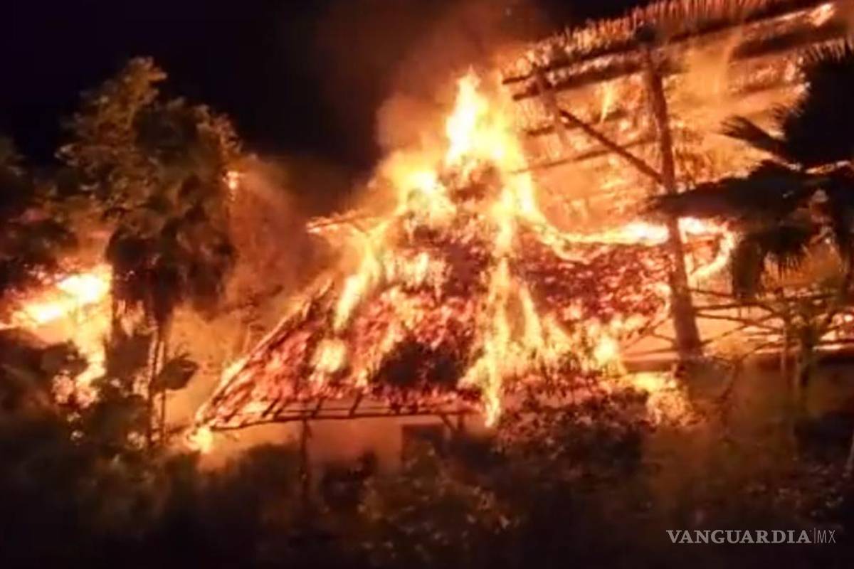 Incendio consume hoteles en la Isla Holbox de Quintana Roo