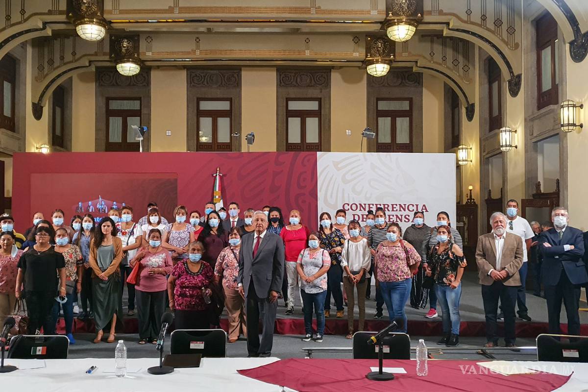 AMLO ofrece opciones a familias de Pasta de Conchos: indemnización, memorial y abrir o no las minas