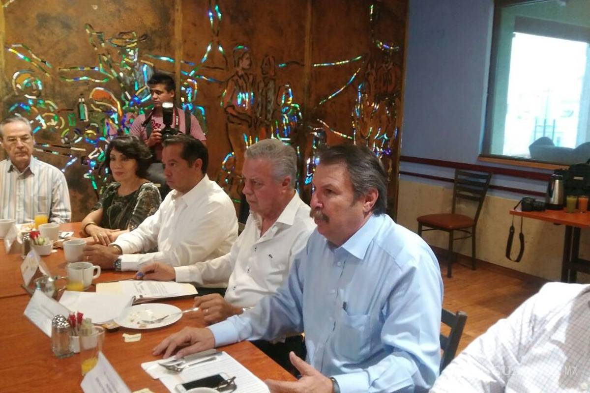 Revisará Jorge Zermeño costo del alumbrado público en Torreón