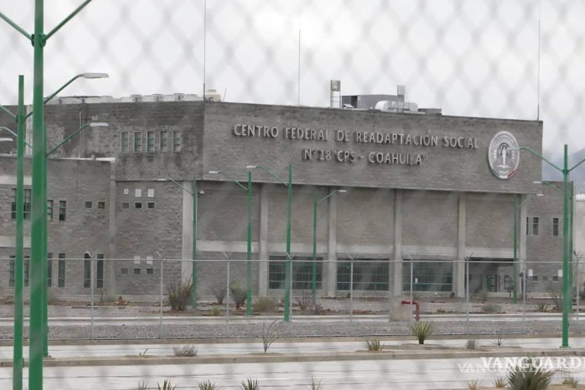 Llegan al penal federal de Mesillas, en Ramos Arizpe, dos hombres por portar armas exclusivas del Ejército