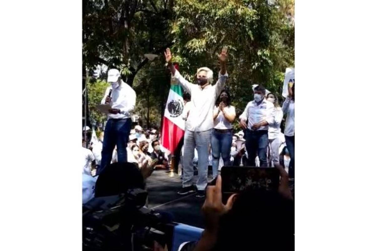 Claudio X. González pide a electores "mandar al carajo" a Morena