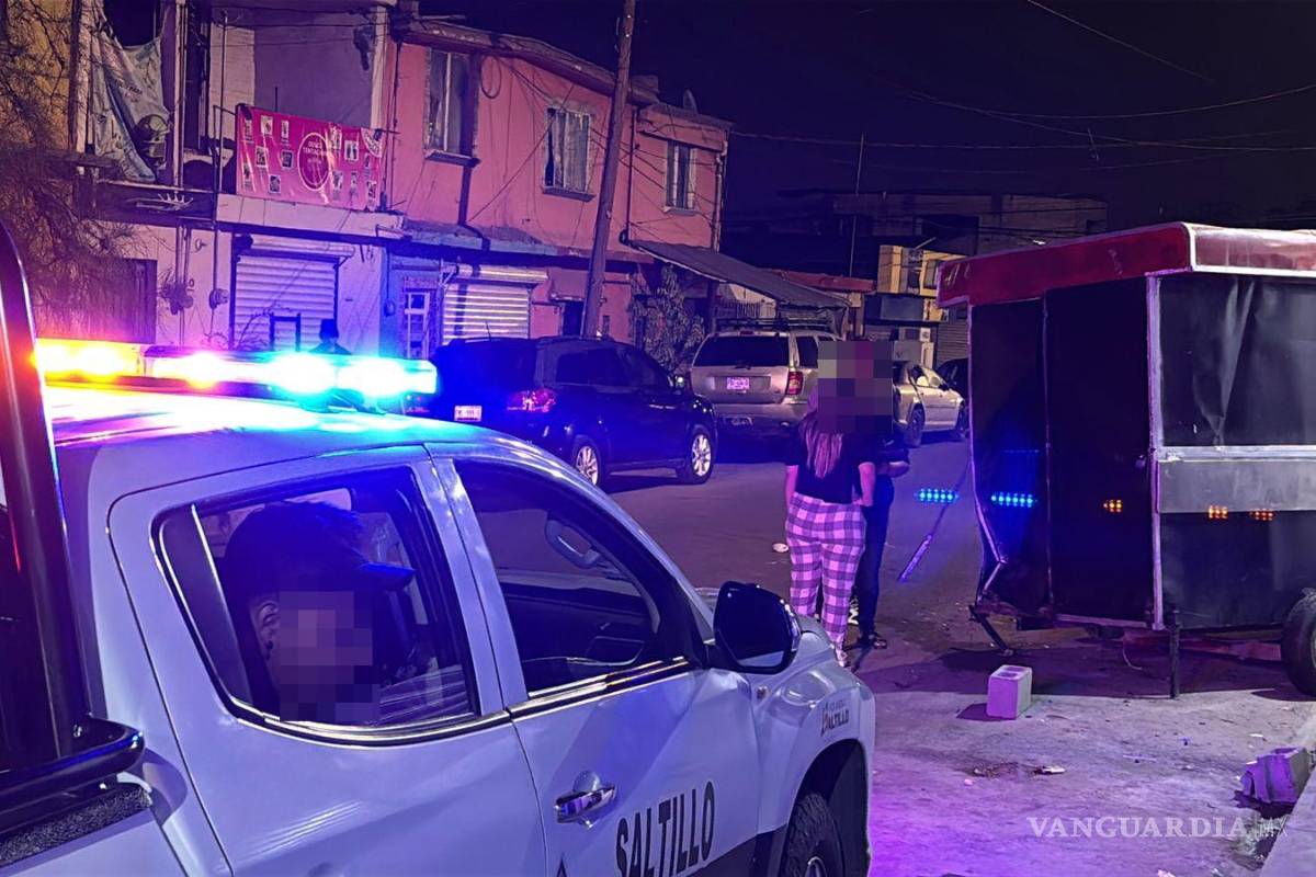 Ebrio conductor choca contra remolque y es detenido, en Saltillo