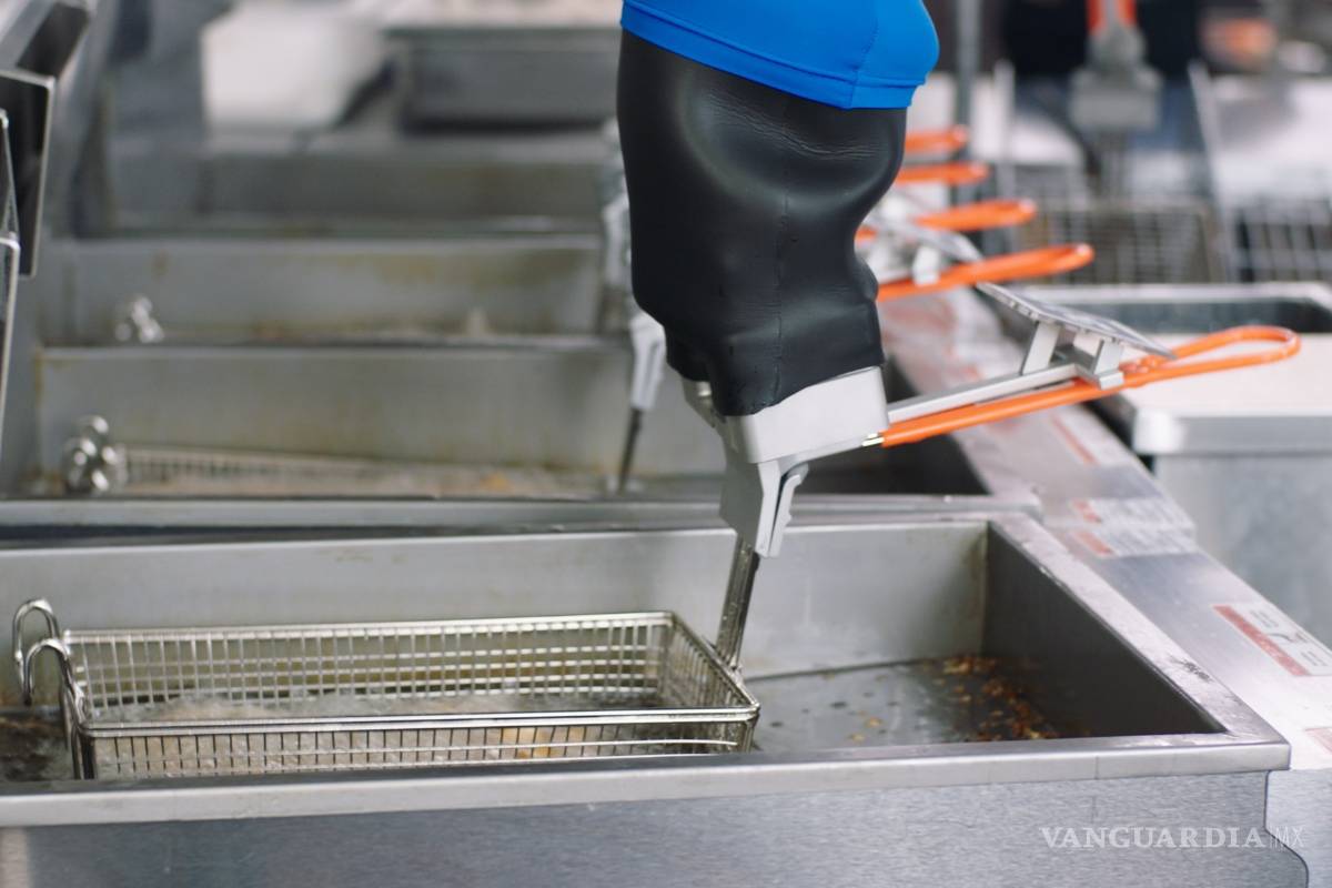 $!Flyppy, el robot que le quita el empleo a los cocineros