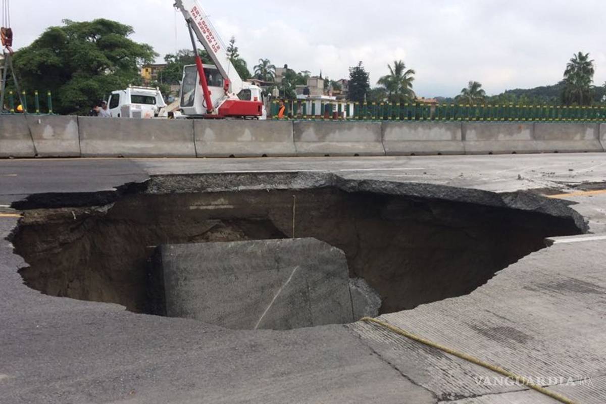 El Paso Exprés ha causado más de 20 muertes, afirman vecinos; bloquean la Autopista del Sol