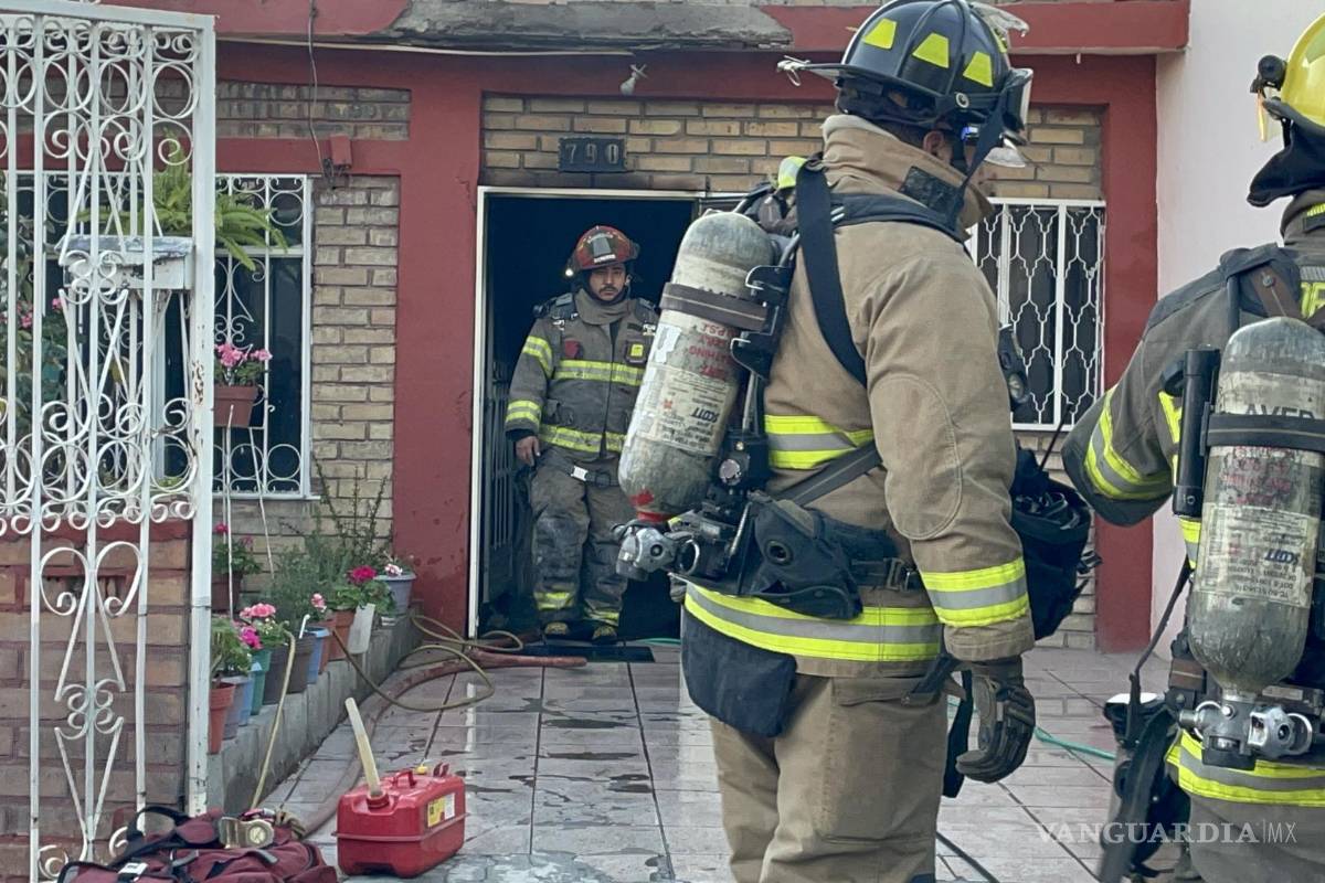 Vela ocasiona incendio en vivienda de la Zona Centro de Saltillo; no hay lesionados