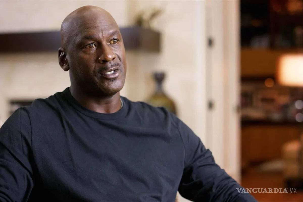 Ex compañero de Michael Jordan lo acusa de indiscreto por ventilar secretos de vestidor