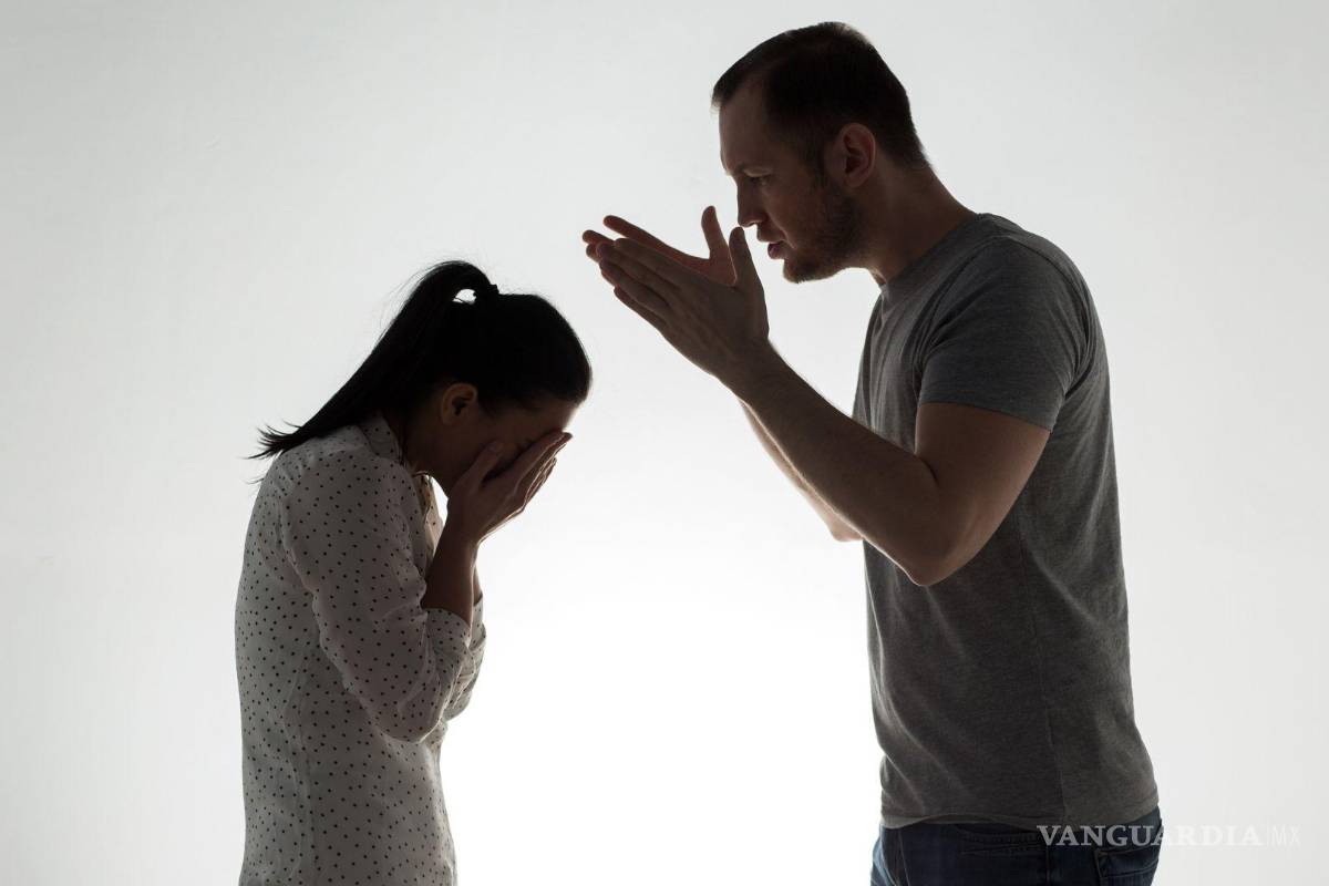Escenas de celos, piropos y corregir a hijos con violencia puede costarte una multa en Saltillo