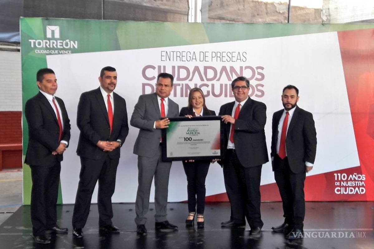 En sesión solemne entregan reconocimientos a ciudadanos distinguidos de Torreón