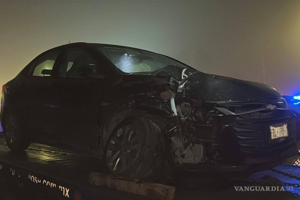 $!El conductor del Chevrolet Aveo fue detenido en la carretera Saltillo-Zacatecas tras el incidente con el filtro de seguridad.