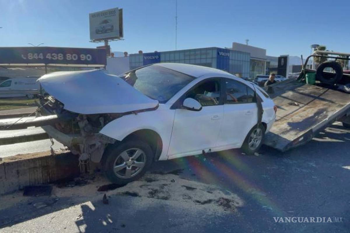 $!Una grúa retiró el vehículo siniestrado para trasladarlo a un corralón.