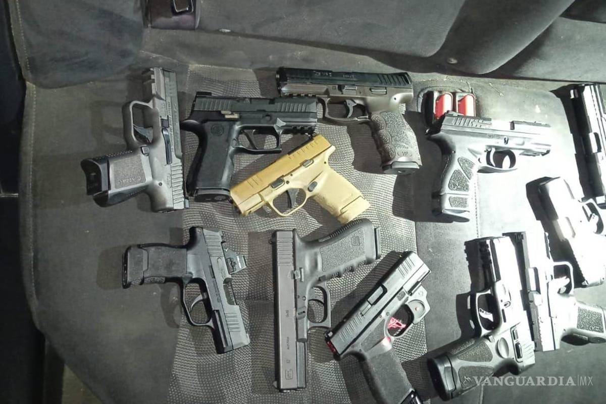 Detiene FGR en Nuevo León a una pareja en posesión de un arsenal