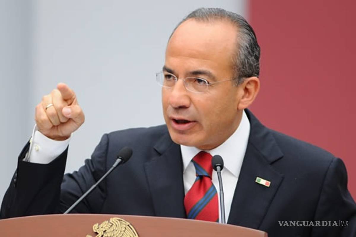 Felipe Calderón pide cárcel para periodista que robó jersey de Tom Brady