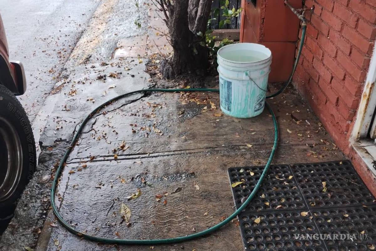 Reportan agua de la llave supuestamente contaminada en colonias del oriente de Saltillo