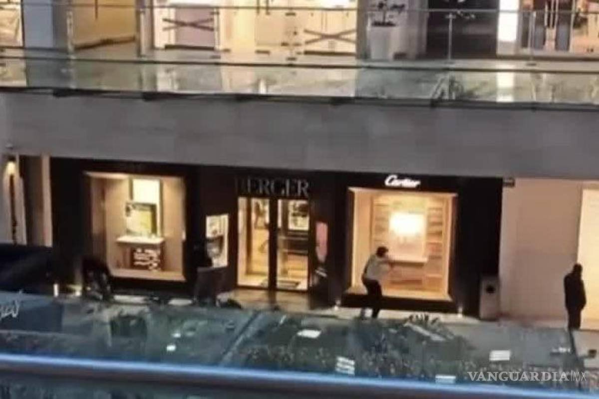 Con mazos, ladrones asaltan lujosa joyería en Plaza Antara de la Ciudad de México (Videos)