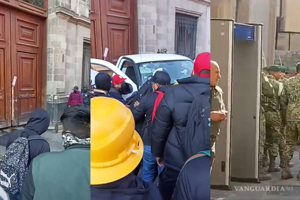 Normalistas de Ayotzinapa tiran la puerta de Palacio Nacional; ‘están siendo manipulados’, señala AMLO (videos)