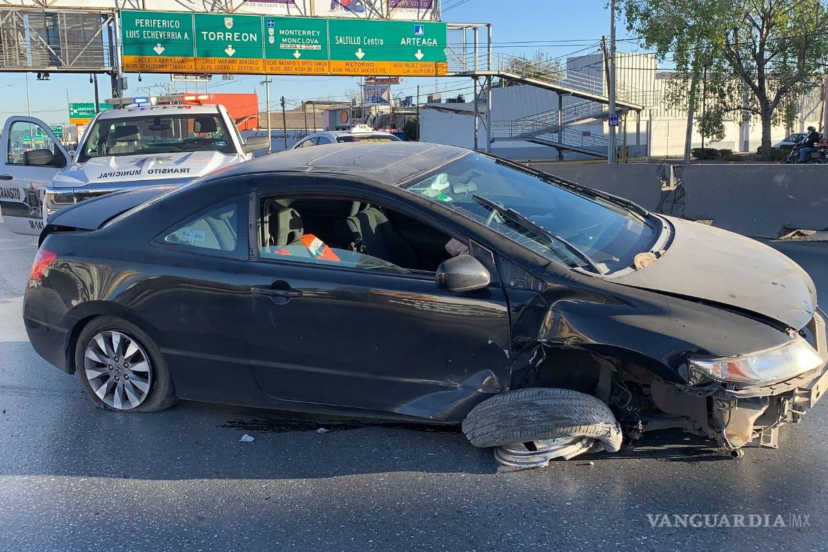 Vencido por el alcohol y el desvelo, dormita al volante en pleno Periférico LEA de Saltillo