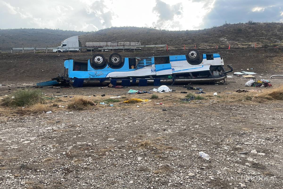 Camionazo mata a tres comerciantes de Monclova; hay 16 heridos