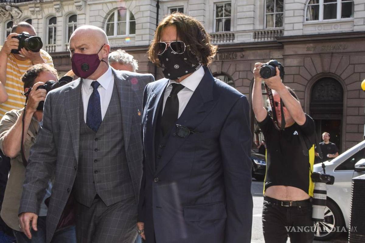 Activista de #MeToo declara en juicio de Johnny Depp contra The Sun