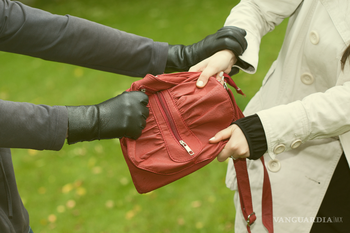 Dan pinchazo a mujer para intentar robarle su pensión del Bienestar, en Nuevo León