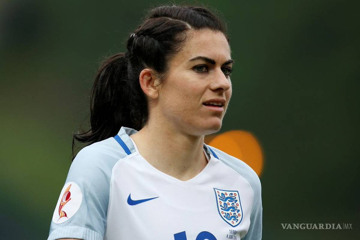 Estrella de futbol de Inglaterra recibe amenazas de muerte y violación en Instagram