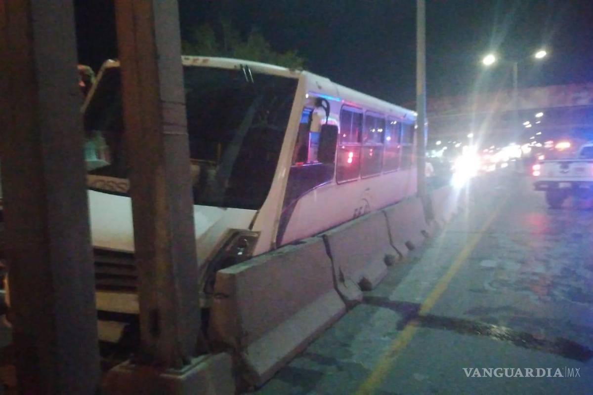 Choca Mustang contra ‘ballena’ y provoca accidente múltiple en Fundadores, Saltillo