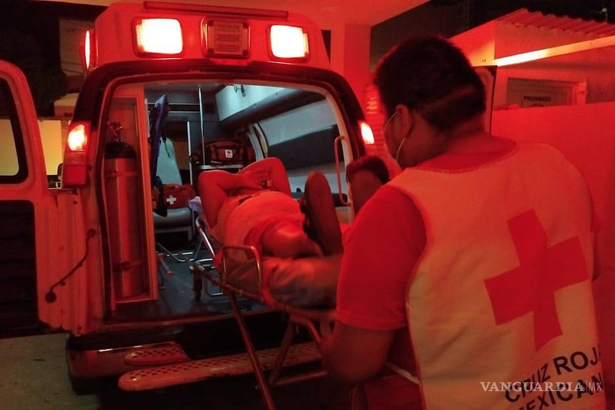 Familia es atacada a balazos en su domicilio en Parras; agresores los vuelven a balear camino al hospital