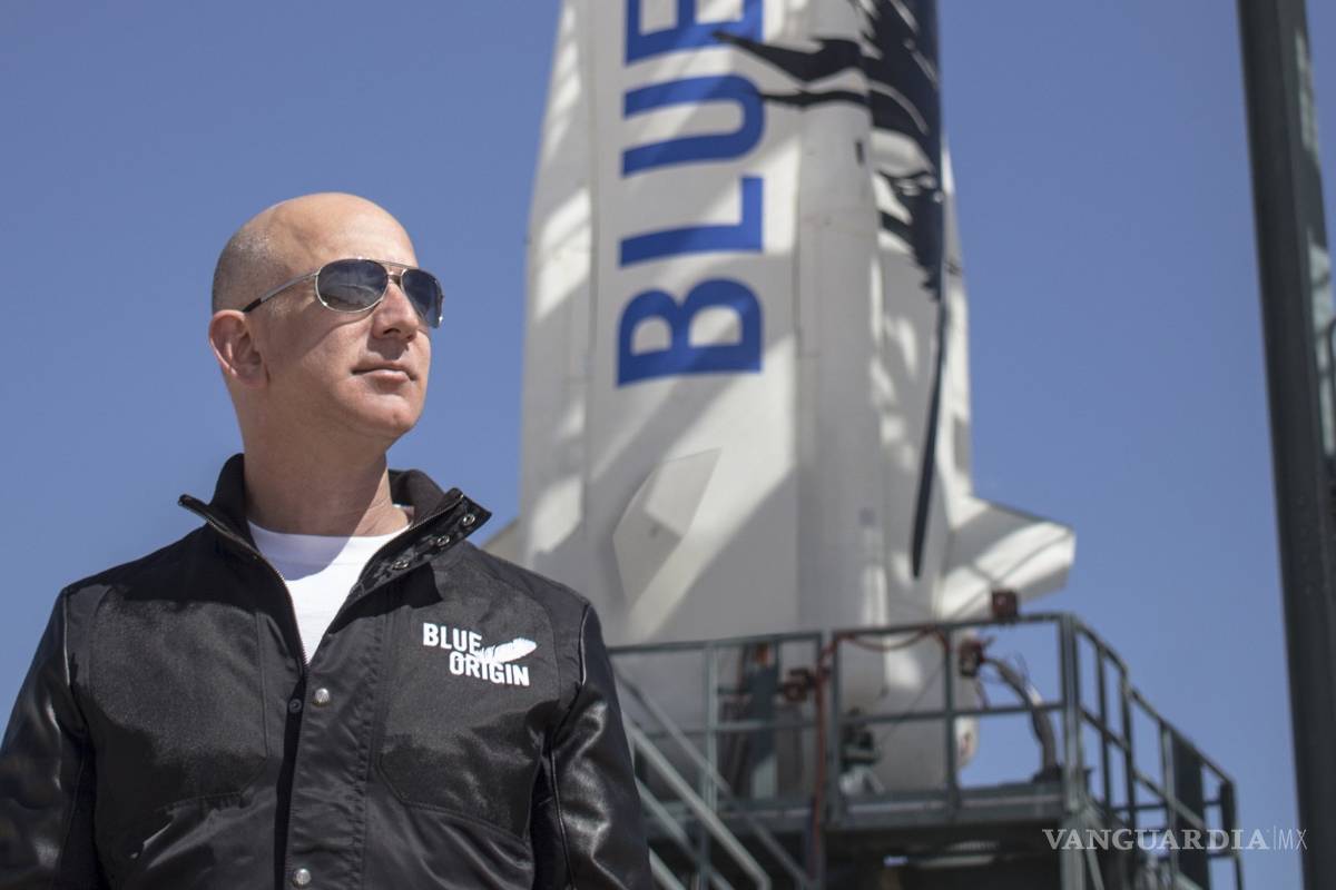 Blue Origin de Jeff Bezos lanzará su primer vuelo espacial humano el 20 de julio y puedes pujar por un asiento