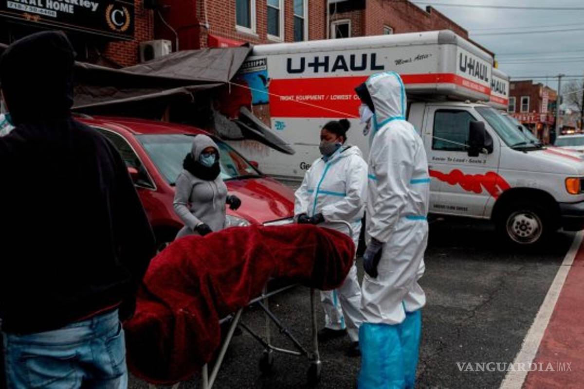 Encuentran decenas de cadáveres en camiones en NY, serían por COVID-19