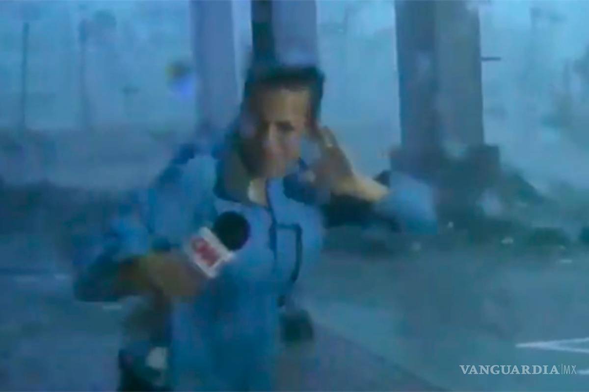Huracán María arrastra a reportera durante transmisión en vivo