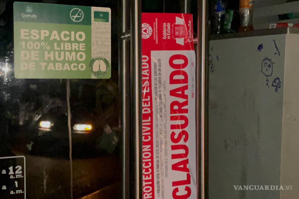 $!Cerca de las 23:00 horas de ayer miércoles las autoridades clausuraron los establecimientos.