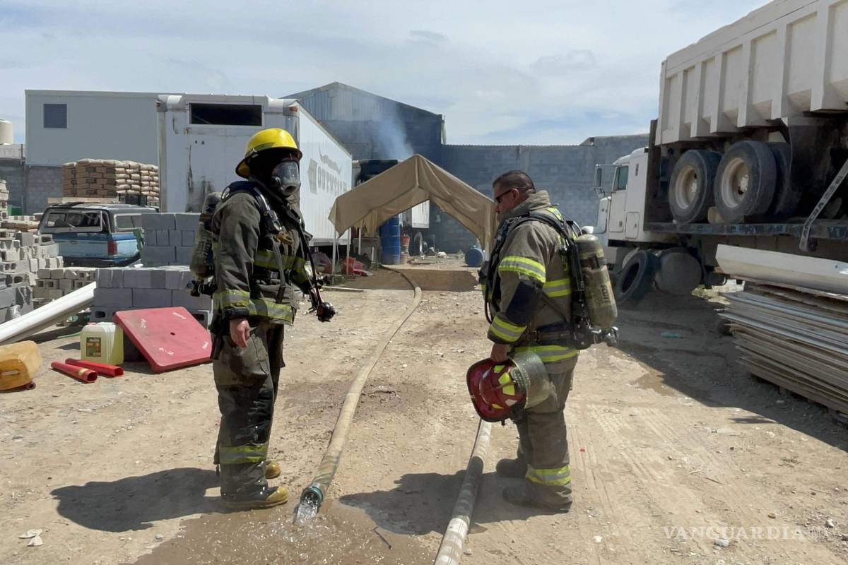 Se incendia caja de tráiler habilitada como habitación, al oriente de Saltillo