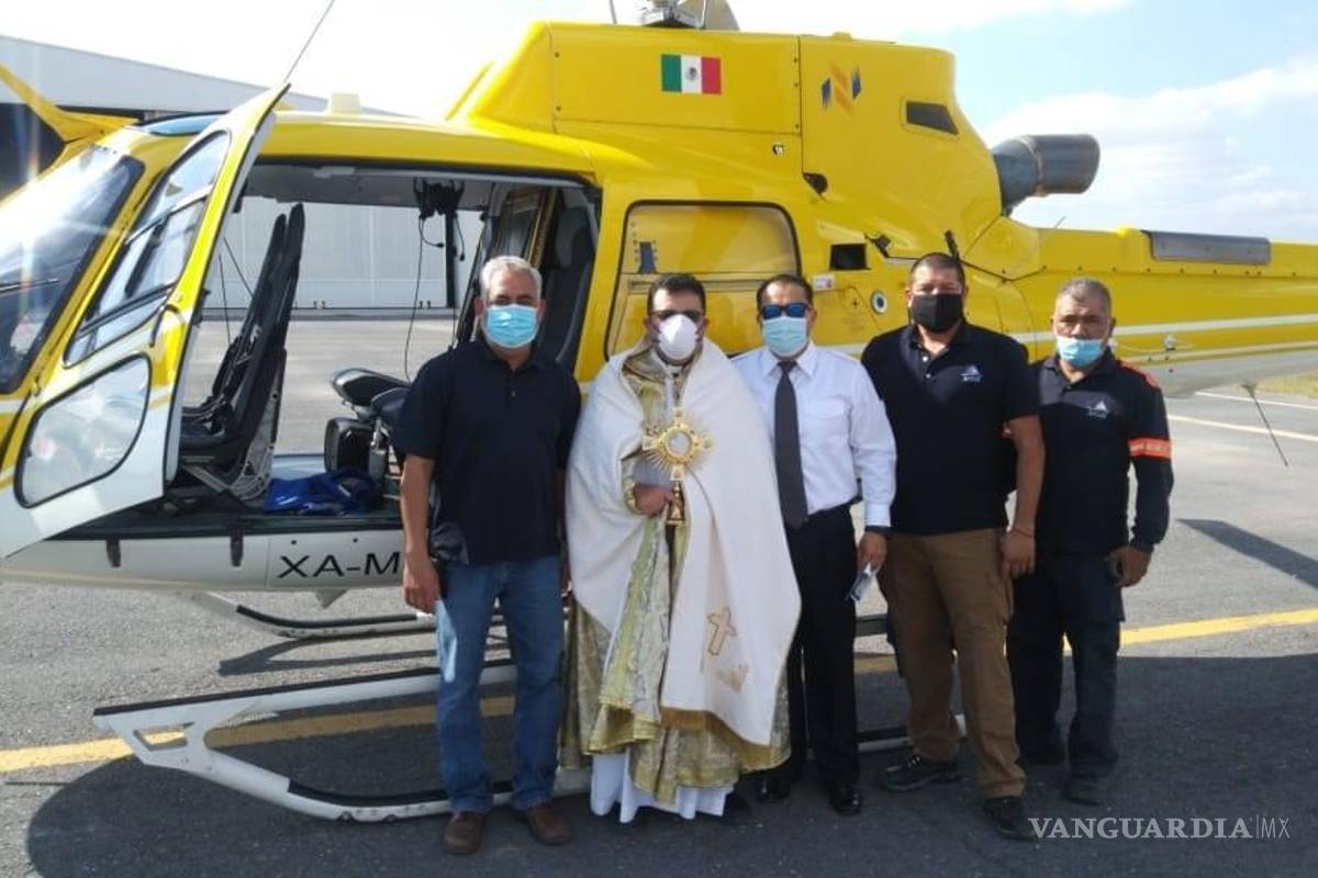 Sobrevuelan Monclova; la bendicen contra COVID